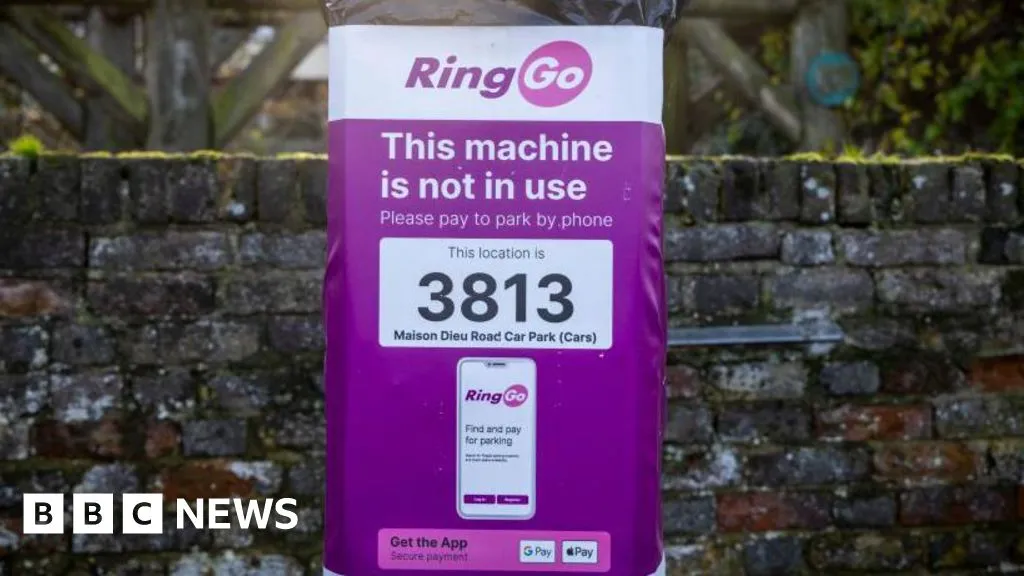 Don't force drivers to use parking apps, says RAC